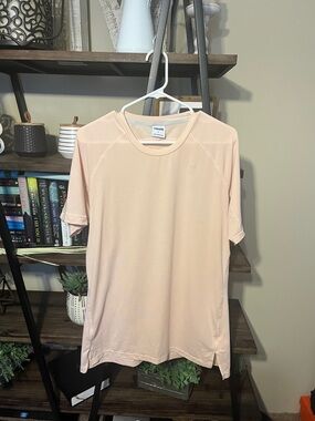 Men’s Gymshark Tee Size L Pink